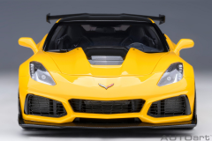 Ön Sipariş - 1/18 AUTOart Chevrolet Corvette C7 ZR1 (Corvette Racing Yellow Tintcoat) - 71278