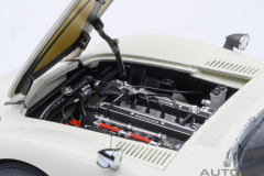 Ön Sipariş - 1/18 AUTOart Toyota 2000GT 1967 (White) - 79546
