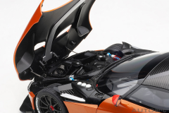 Ön Sipariş - 1/18 AUTOart Aston Martin Vulcan (Madagascar Orange) - 70264