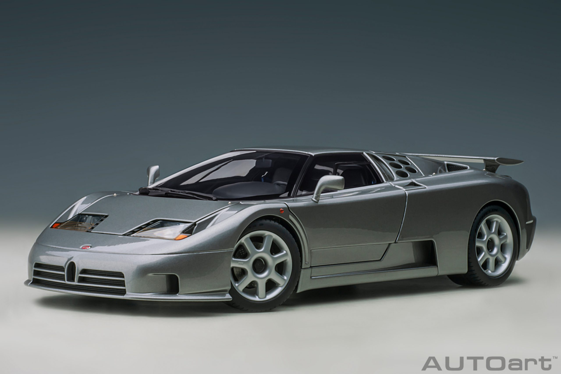 1/18 AUTOart Bugatti EB110 SS (Grigio Metallizzato) - 70916