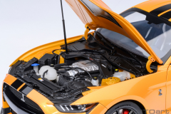Ön Sipariş - 1/18 AUTOart Ford Mustang Shelby GT500 (Cyber Orange) - 73099