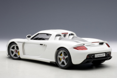 1/18 AUTOART Porsche Carrera GT 2003  (White) - 78045