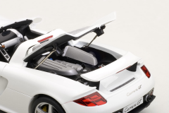 1/18 AUTOART Porsche Carrera GT 2003  (White) - 78045