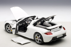 1/18 AUTOART Porsche Carrera GT 2003  (White) - 78045