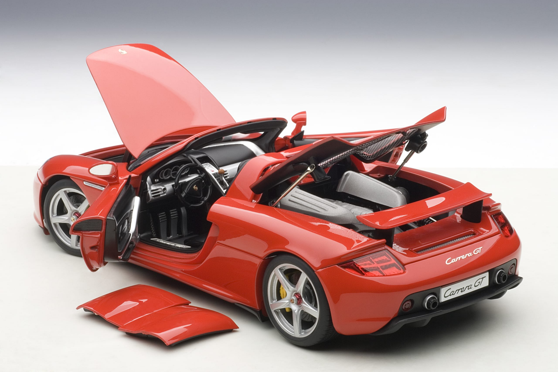 1/18 AUTOART Porsche Carrera GT 2003  (RED) - 78044
