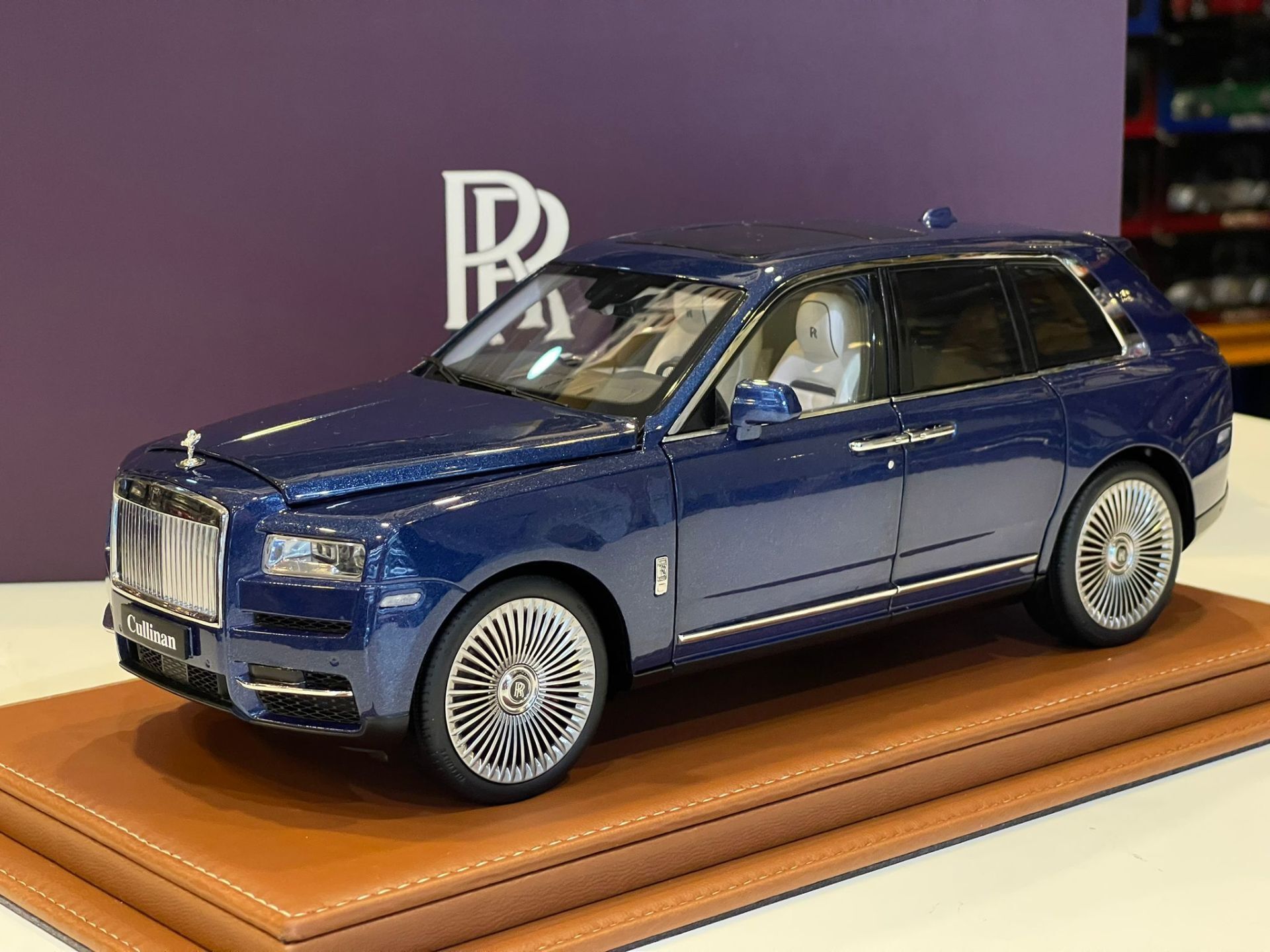 1/18 KENG-FAİ / KYOSHO - ROLLS ROYCE CULLINAN - KF656