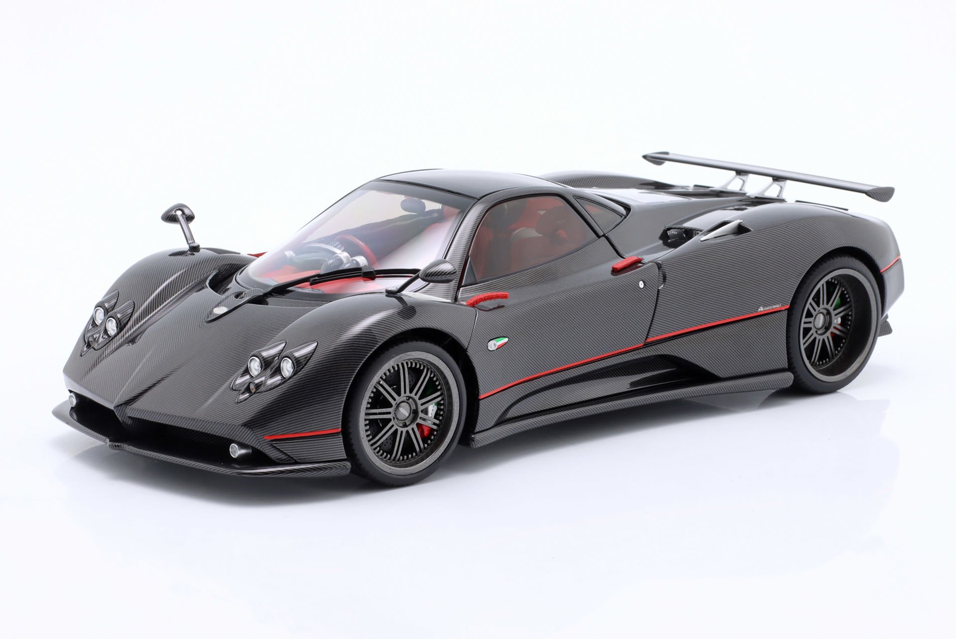 ALMOST-REAL - PAGANI - ZONDA F 2005