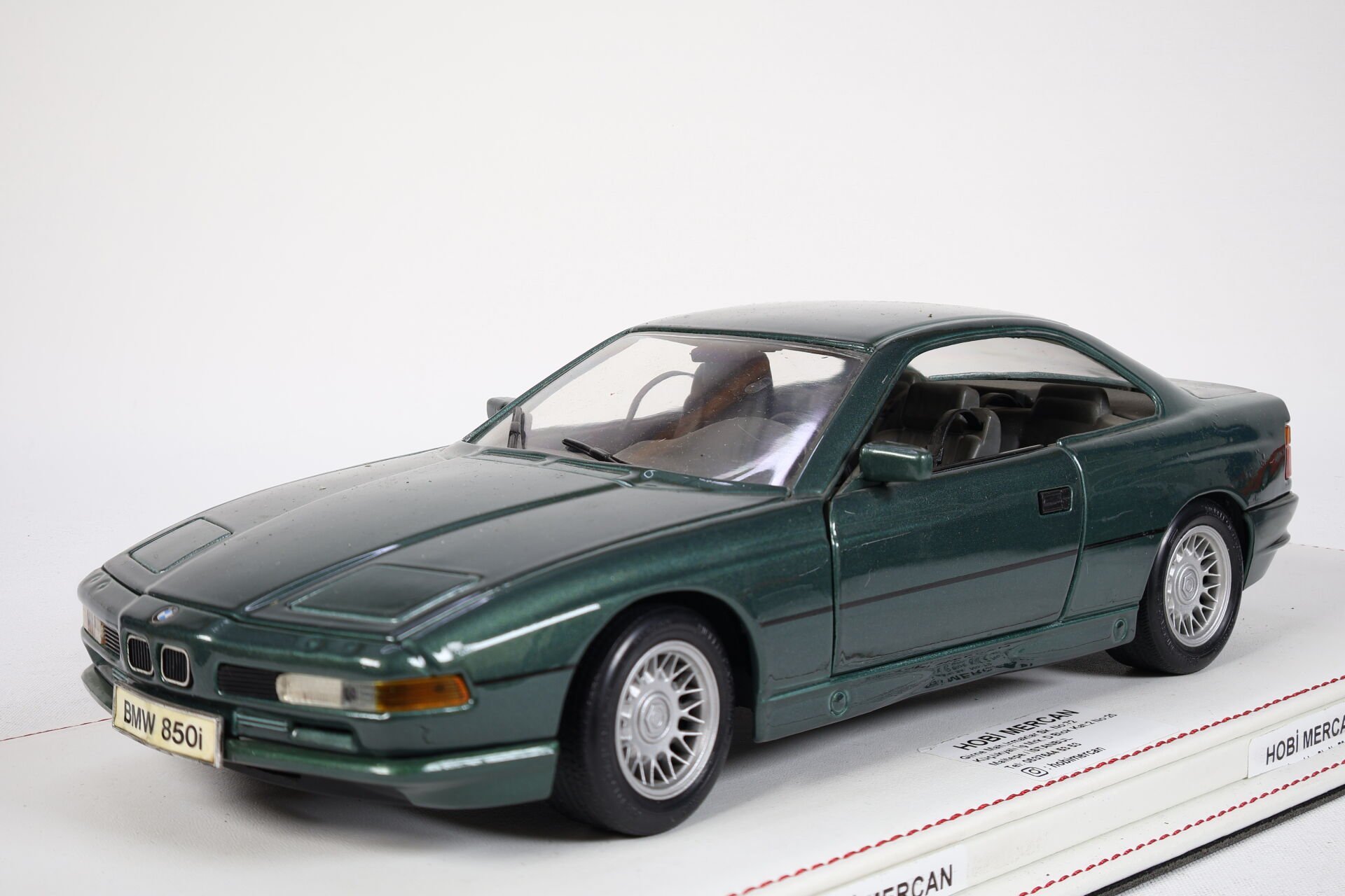 KUTUSUZ - 1/18 MAISTO - BMW - 8-SERIES 850i COUPE (E31) 1990