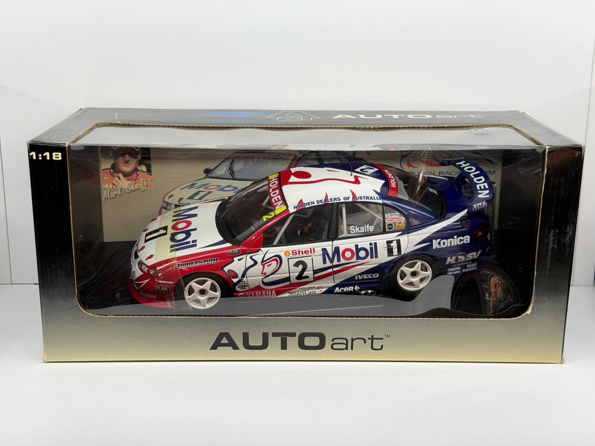 1:18  AUTOart 1999 MHRT Holden VT Commodore Signed Mark Skaife HSV HRT