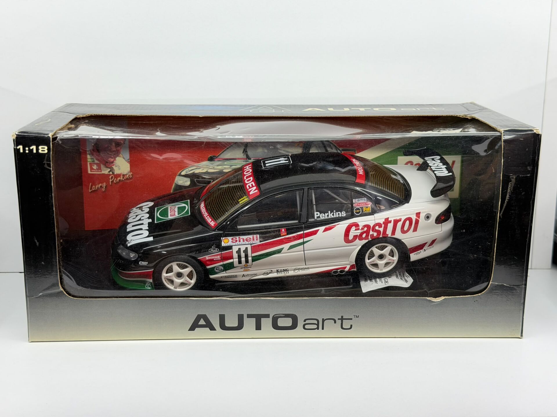 1:18 Biante/AUTOart  Holden VT Commodore #11 - 2000 - Supercars Championship - Castrol Racing - Larry Perkins