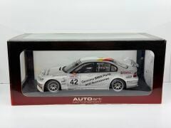1/18 Autoart  Diecast 80542 - BMW 320i WTCC 2005 #42 J.Muller