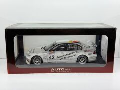 1/18 Autoart  Diecast 80542 - BMW 320i WTCC 2005 #42 J.Muller
