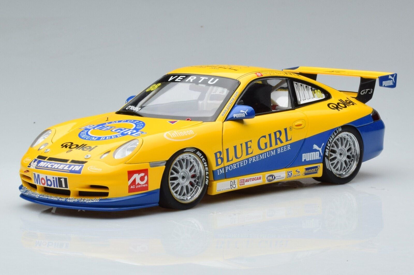 AUTOART - PORSCHE 996 GT3 2005 MACAU #88