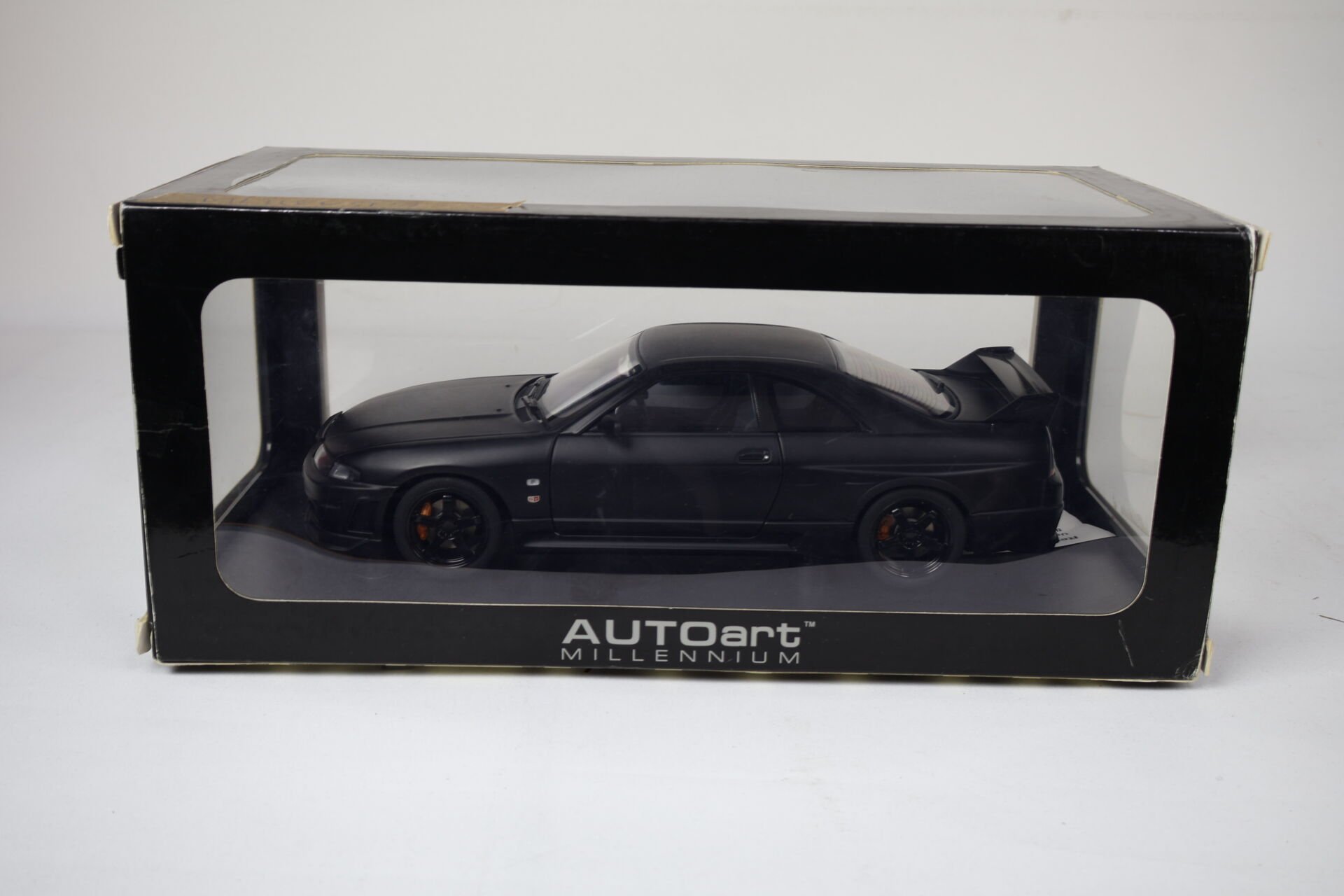 1/18 AUTOart NISSAN SKYLINE GT-R R33 MATT BLACK - 77324