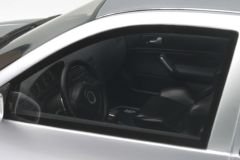 OTTO-MOBILE - VOLKSWAGEN - GOLF IV R32 2002
