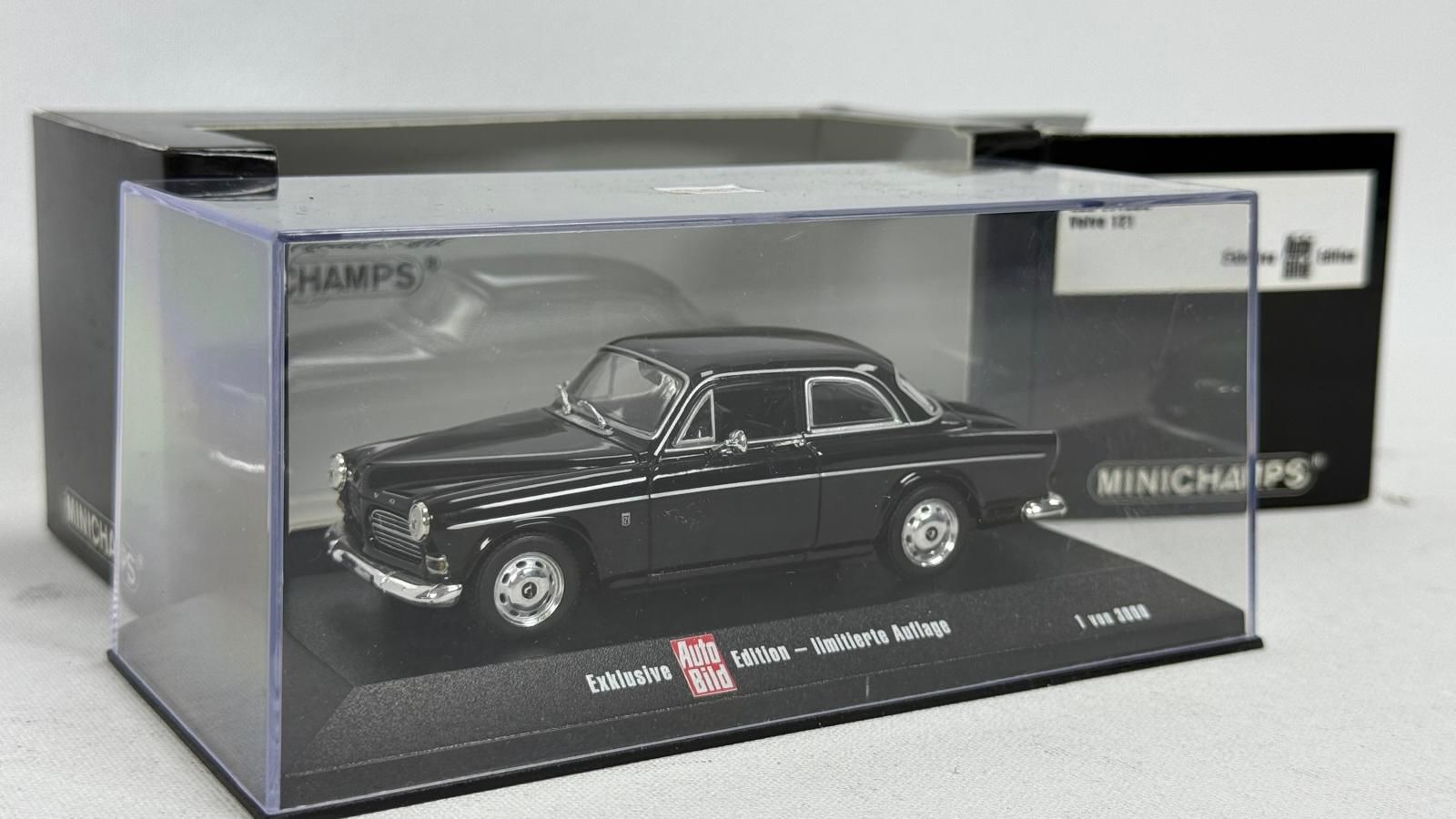 MINICHAMPS - VOLVO 121