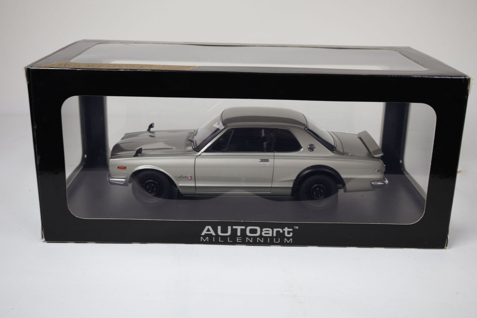 1/18 AUTOart Nissan Skyline 2000 GT-R KPGC10 Silver - 77381