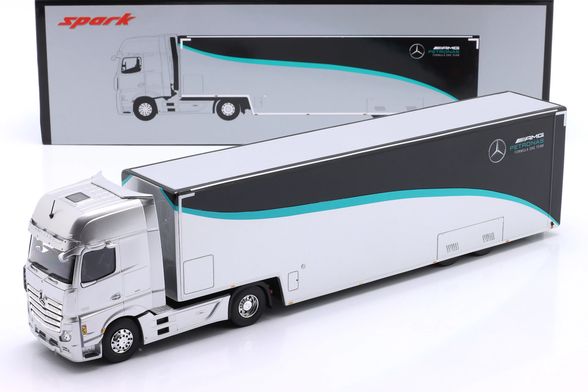 1/43 SPARK Mercedes-Benz Actros race car transporter Mercedes-AMG Petronas formula 1 - S8599