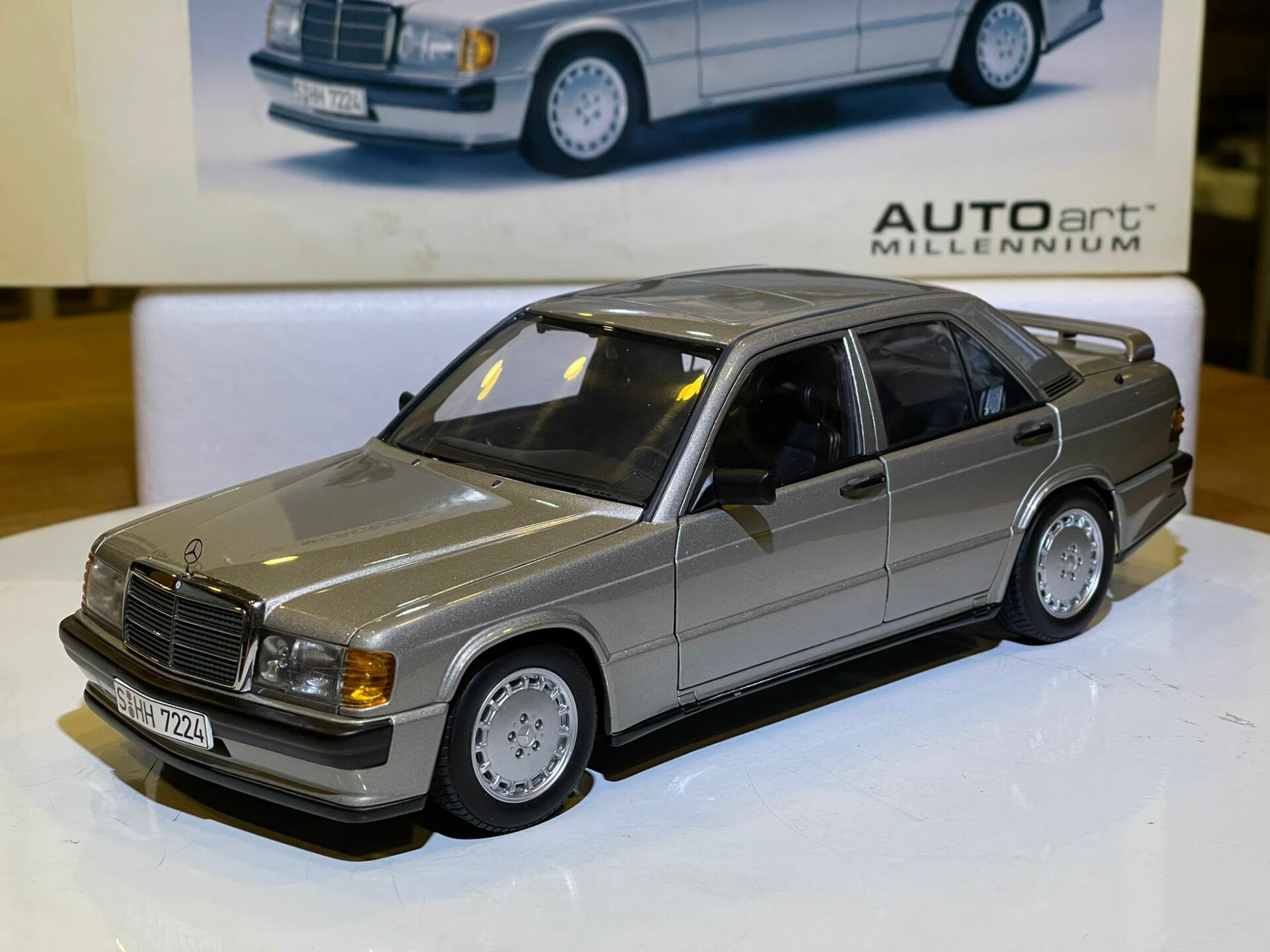 AUTOART - MERCEDES-BENZ 190E (W201) 2.3-16