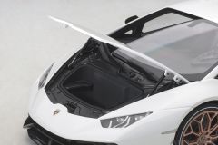 AUTOART - LAMBORGHINI - HURACAN LP640-4 PERFORMANTE 2017