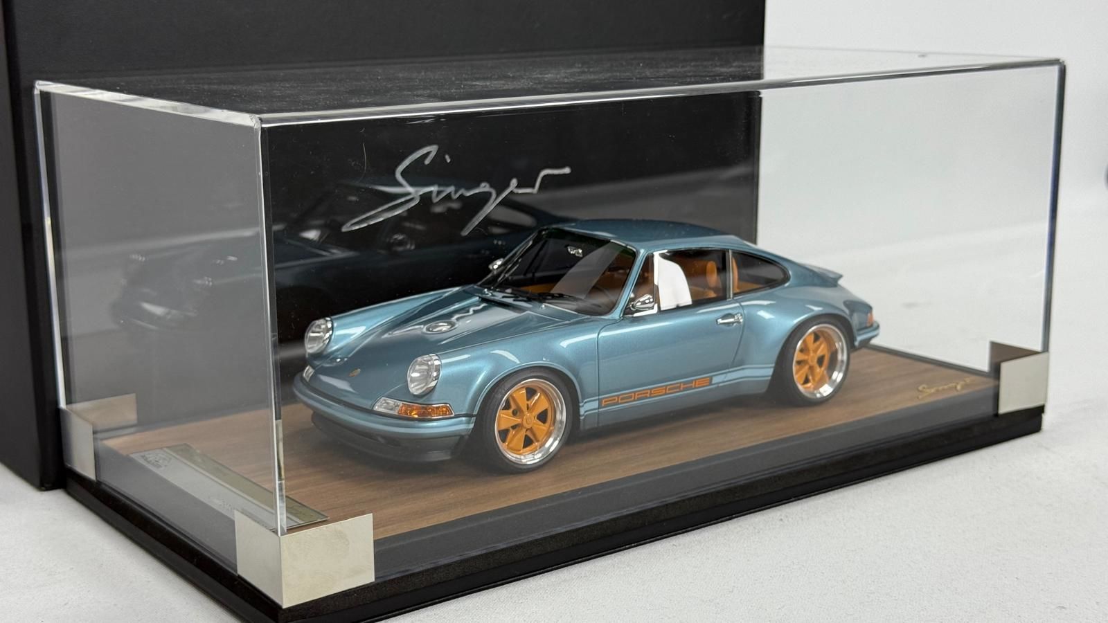 TİMOTHY & PİERRE PORSCHE SINGER 911