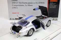 1/18 CMC - FERRARI - 250GT SWB 3.0L V12 TEAM NOBLET N 14 3rd 24h LE MANS 1961 P.NOBLET - J.GUICHET