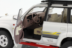 NZG - TOYOTA - LAND CRUISER J8 WITH ROOF PACK 1990