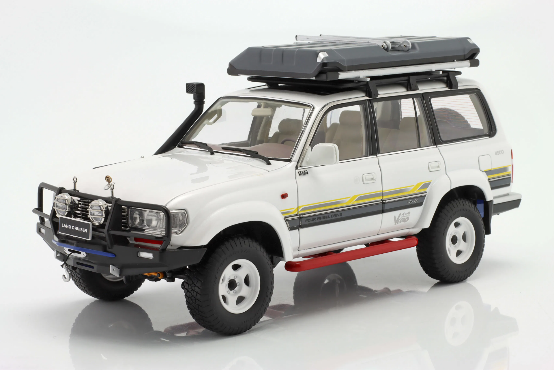 NZG - TOYOTA - LAND CRUISER J8 WITH ROOF PACK 1990