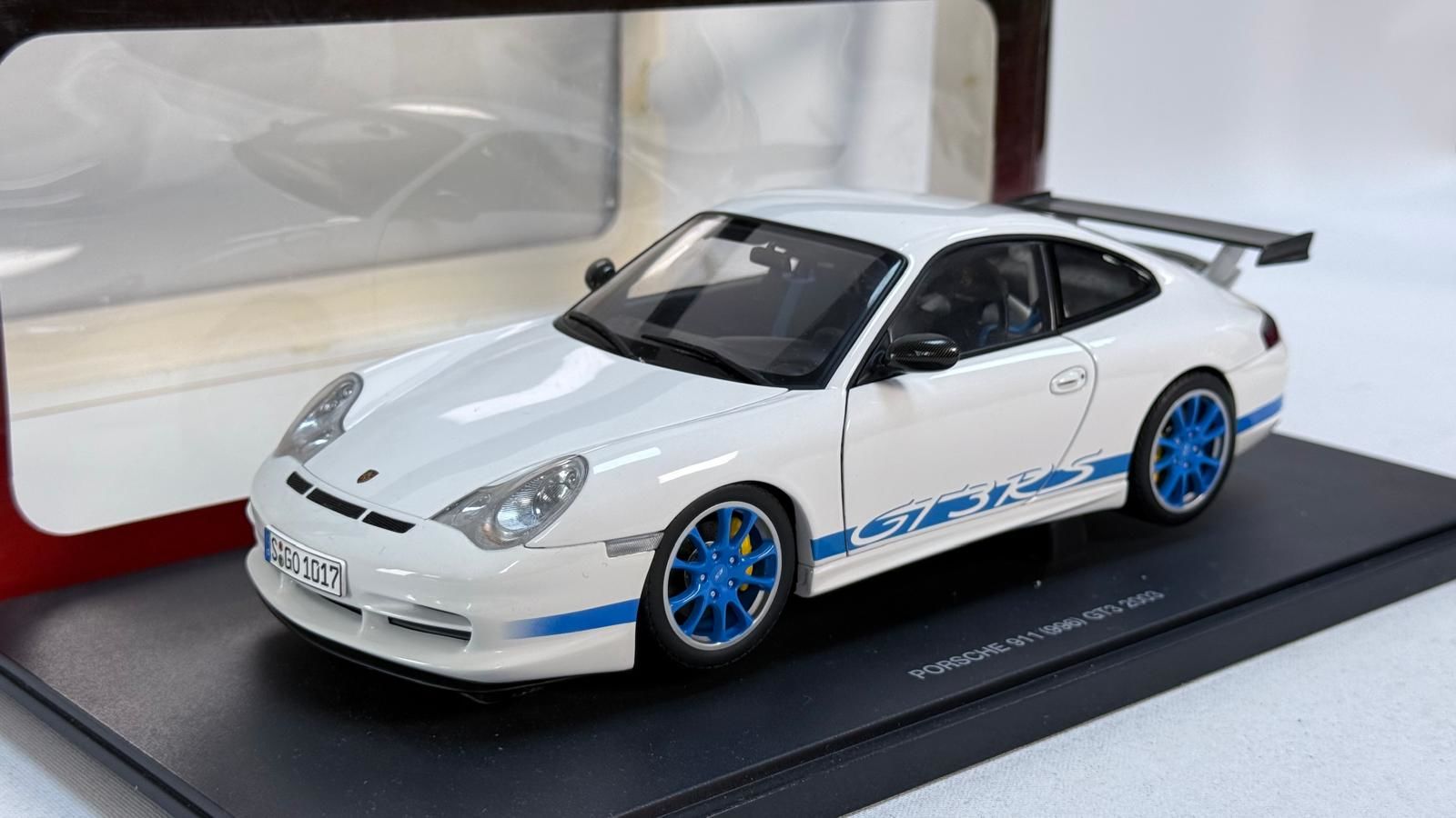 AUTOART - PORSCHE - 911 (996) GT3 RS 2002