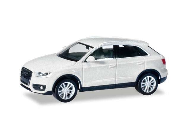 Audi Q3, silver metallic