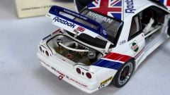 AUTOART - NISSAN - SKYLINE GT-R (R32) TEAM REEBOK N 1 GROUP A 1990 HASEMI - WITH DRIVER FIGURE