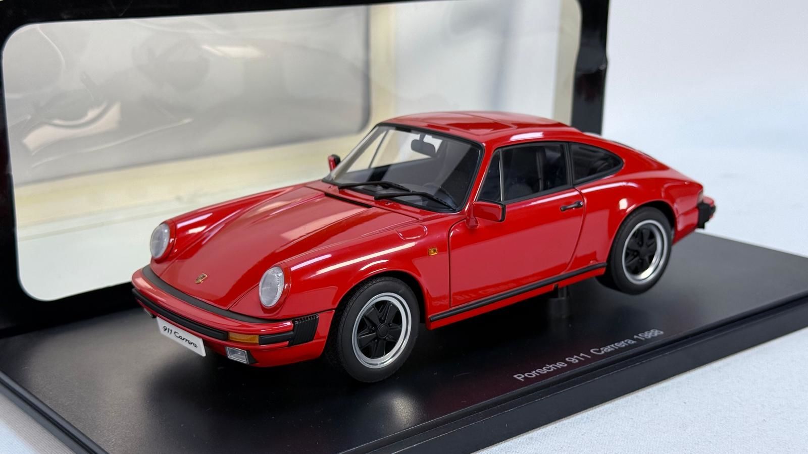 AUTOART - PORSCHE - 911 CARRERA 1988