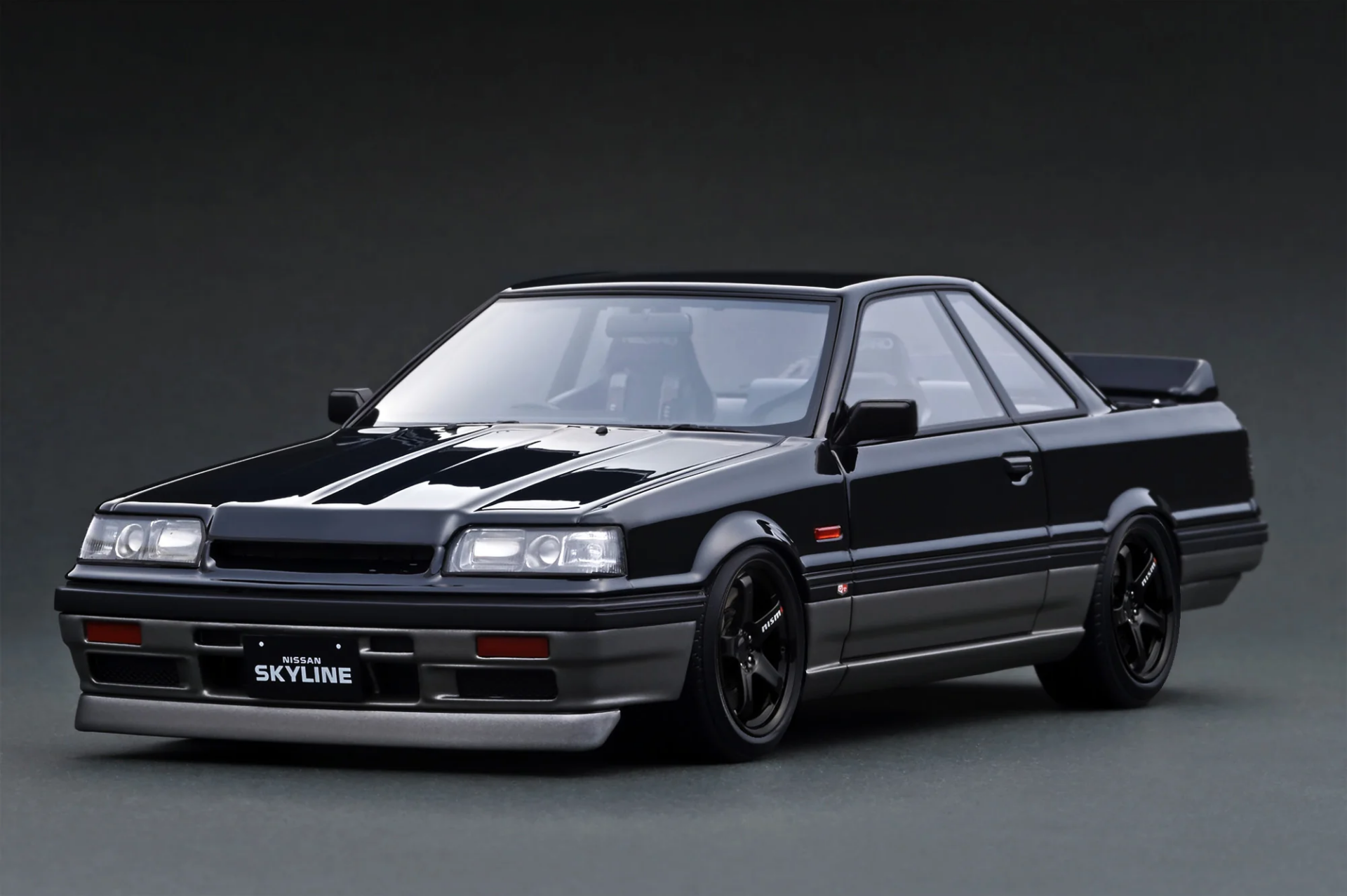 1/18 IGNITION Nissan Skyline GTS-R (R31) Black/Silver - IG4010