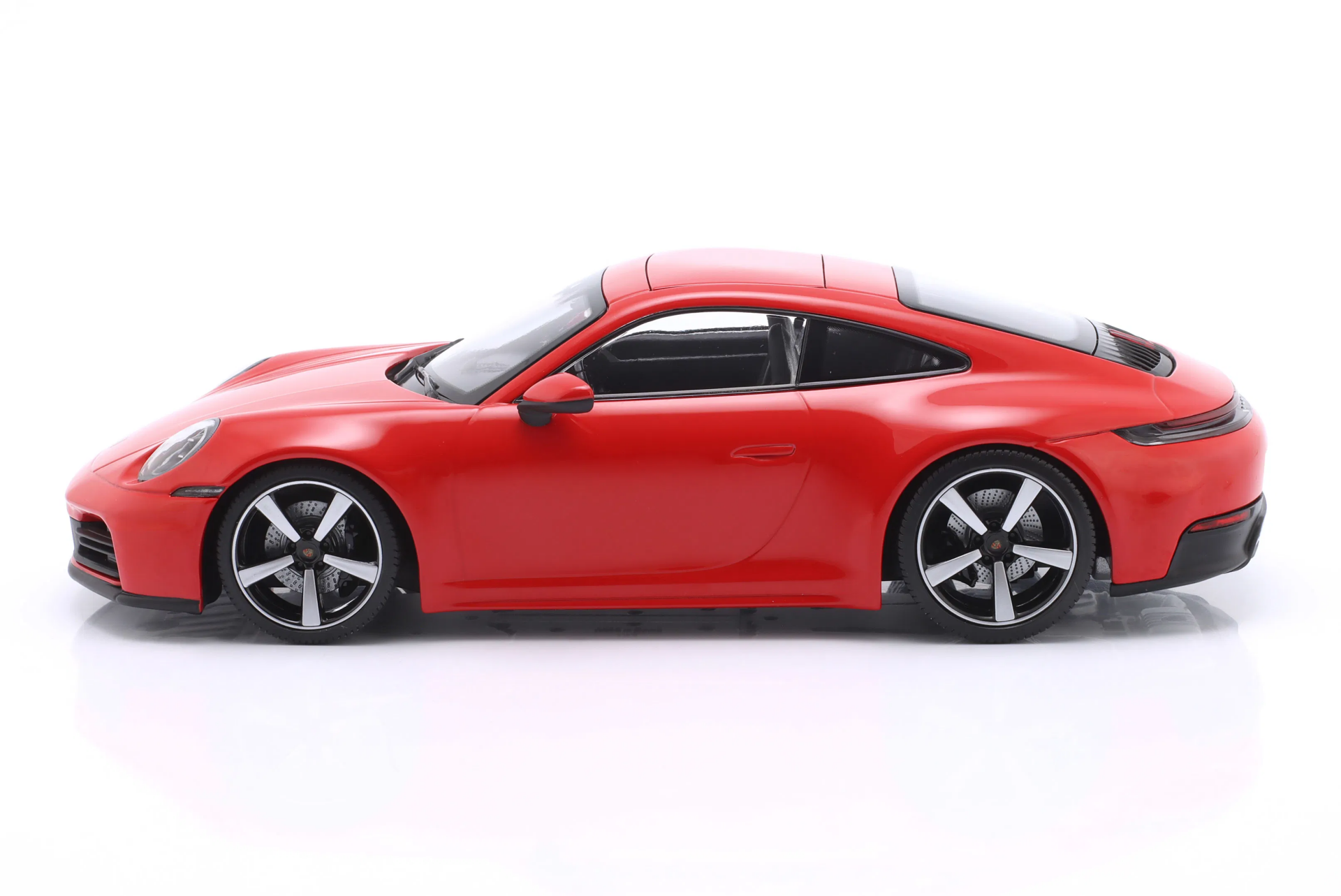 Miniature Porsche 911 (992.2) Carrera Coupe Jaune Métallisé 1/18 Minichamps - 2024, Neuve