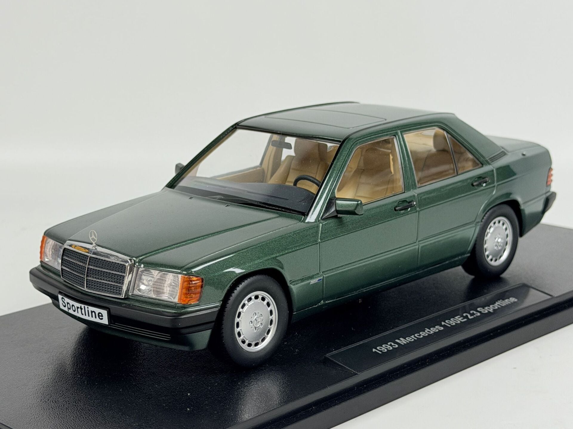 1/18 TRIPLE 9 Mercedes Benz 190E 2.3 Sportline W201 - T9-1800311
