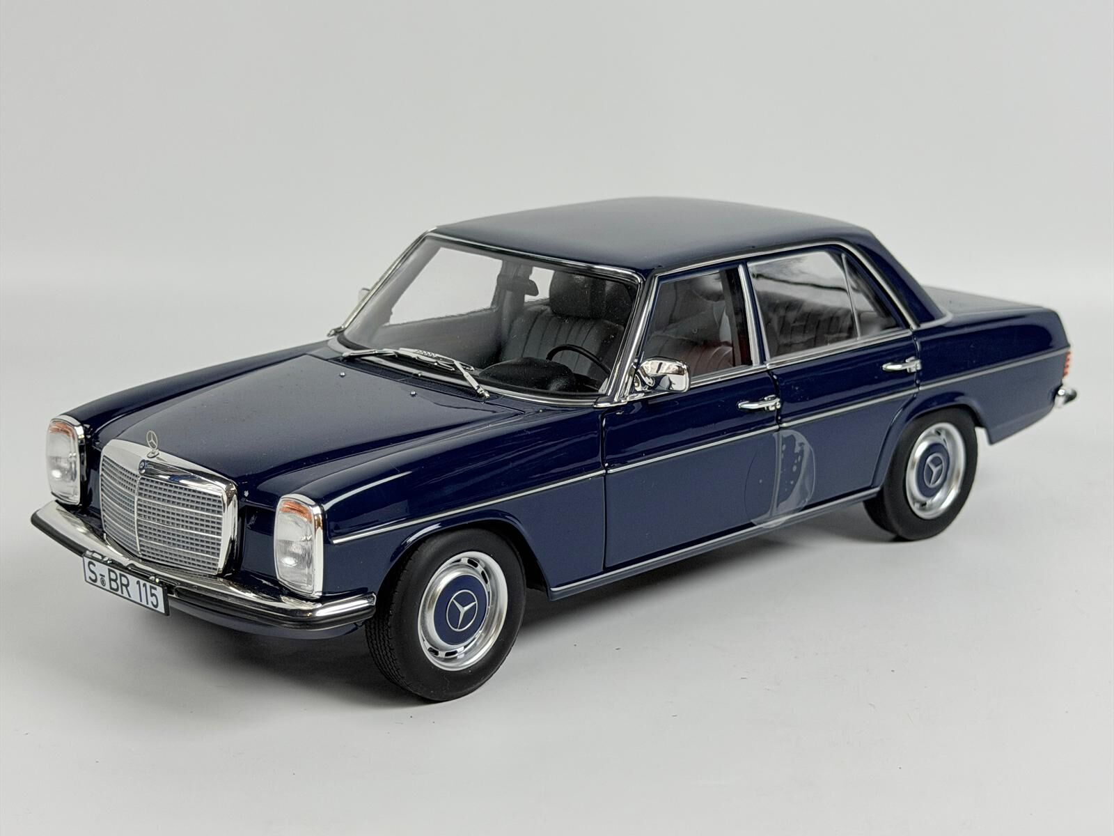 1/18 NOREV - MERCEDES BENZ 200 W114 1970 - B66040694-K