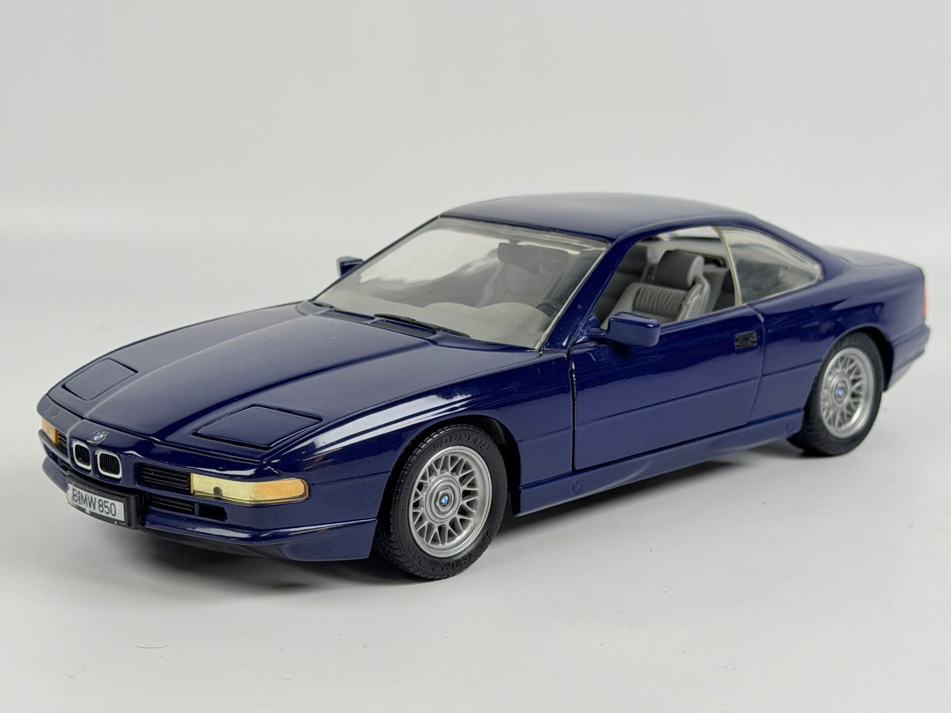 1/18 REVELL BMW 850i