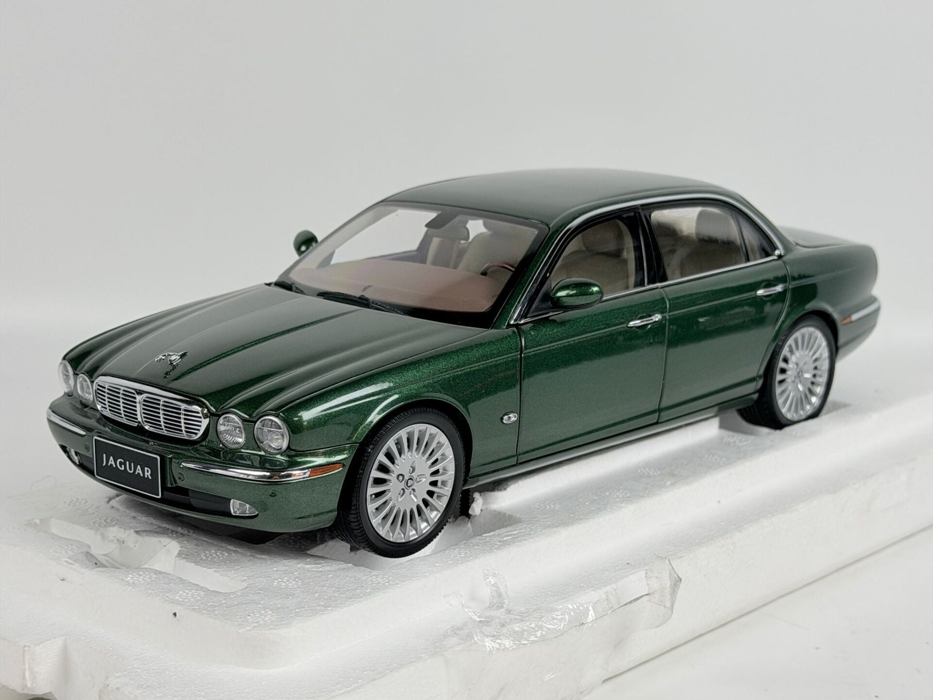 1/18 ALMOST-REAL - JAGUAR - XJ6 (X350) 2003