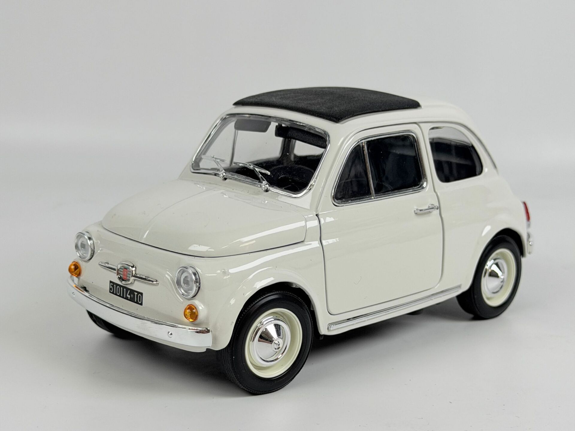 1/18 BURAGO Fiat 500 L - 1812035-K