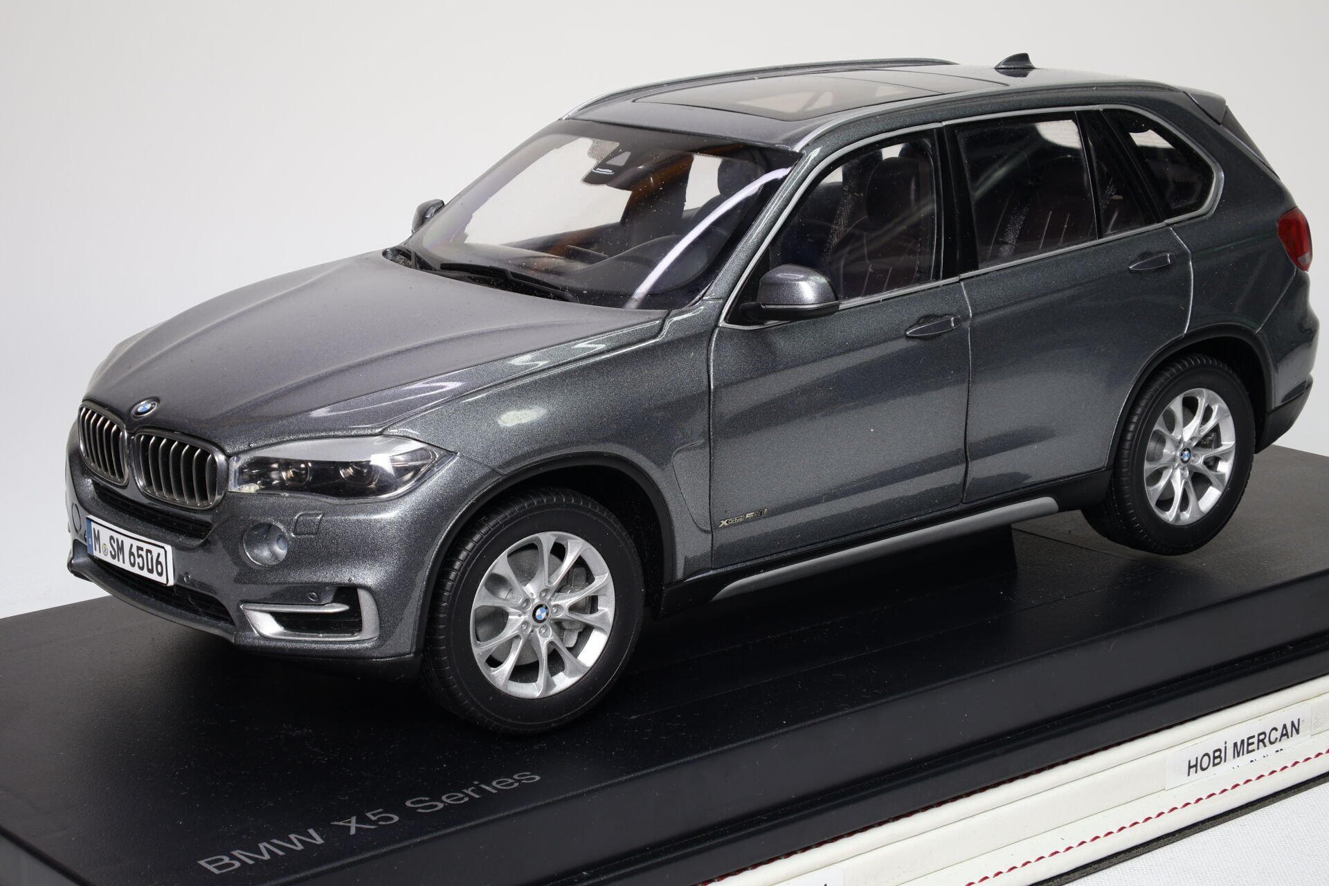 1/18 PARAGON - BMW X5 F15