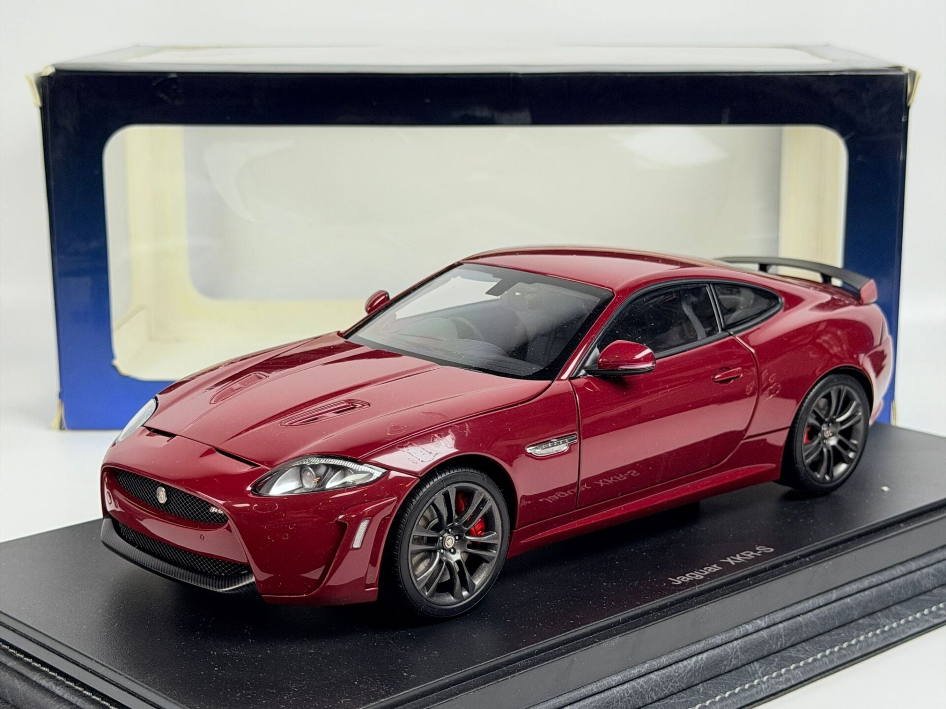 1/18 AUTOart Jaguar Xkr-s Italian Racing Red - 73642