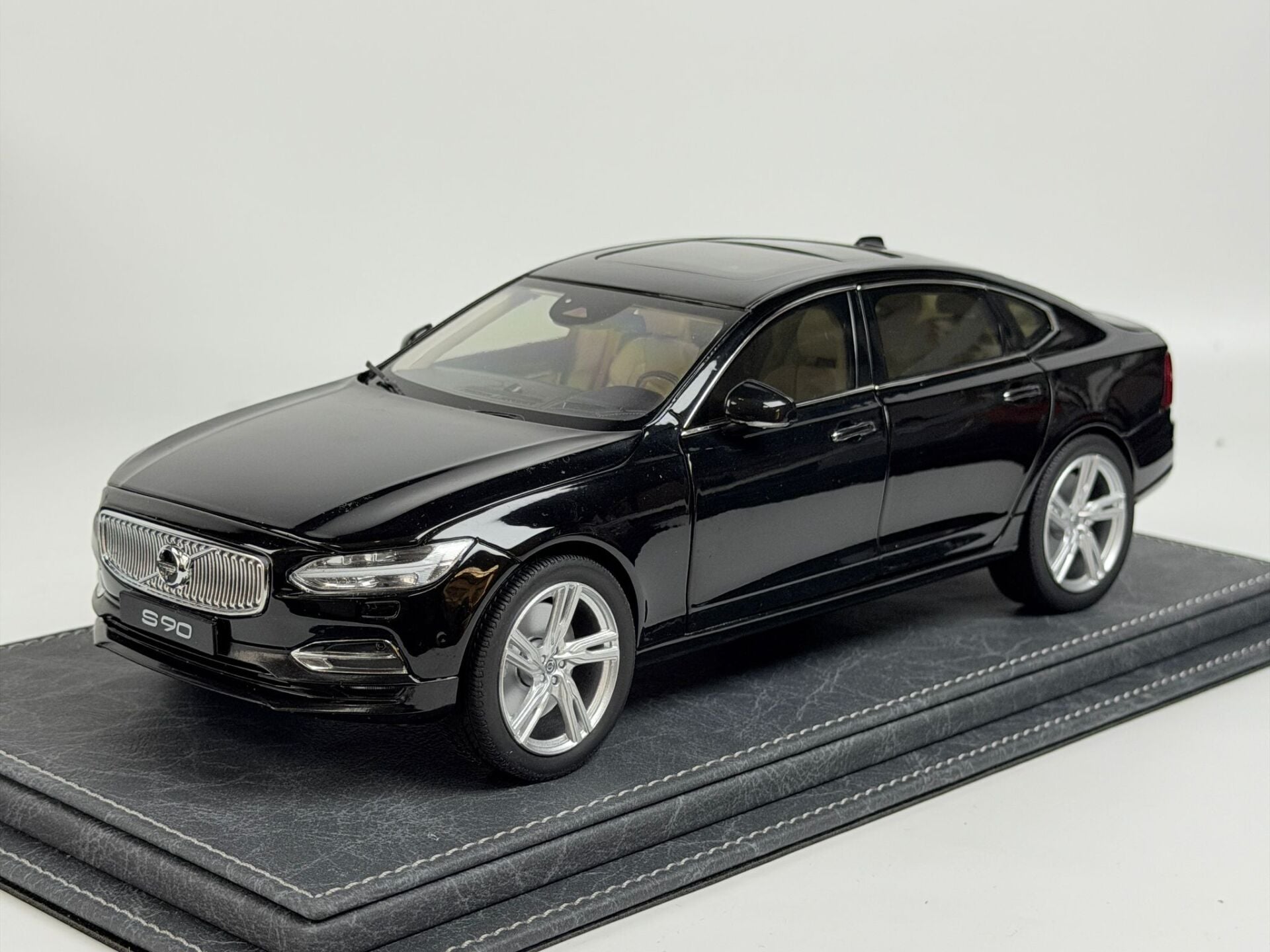 1/18 PAUDI - VOLVO S90 BLACK - 9430782
