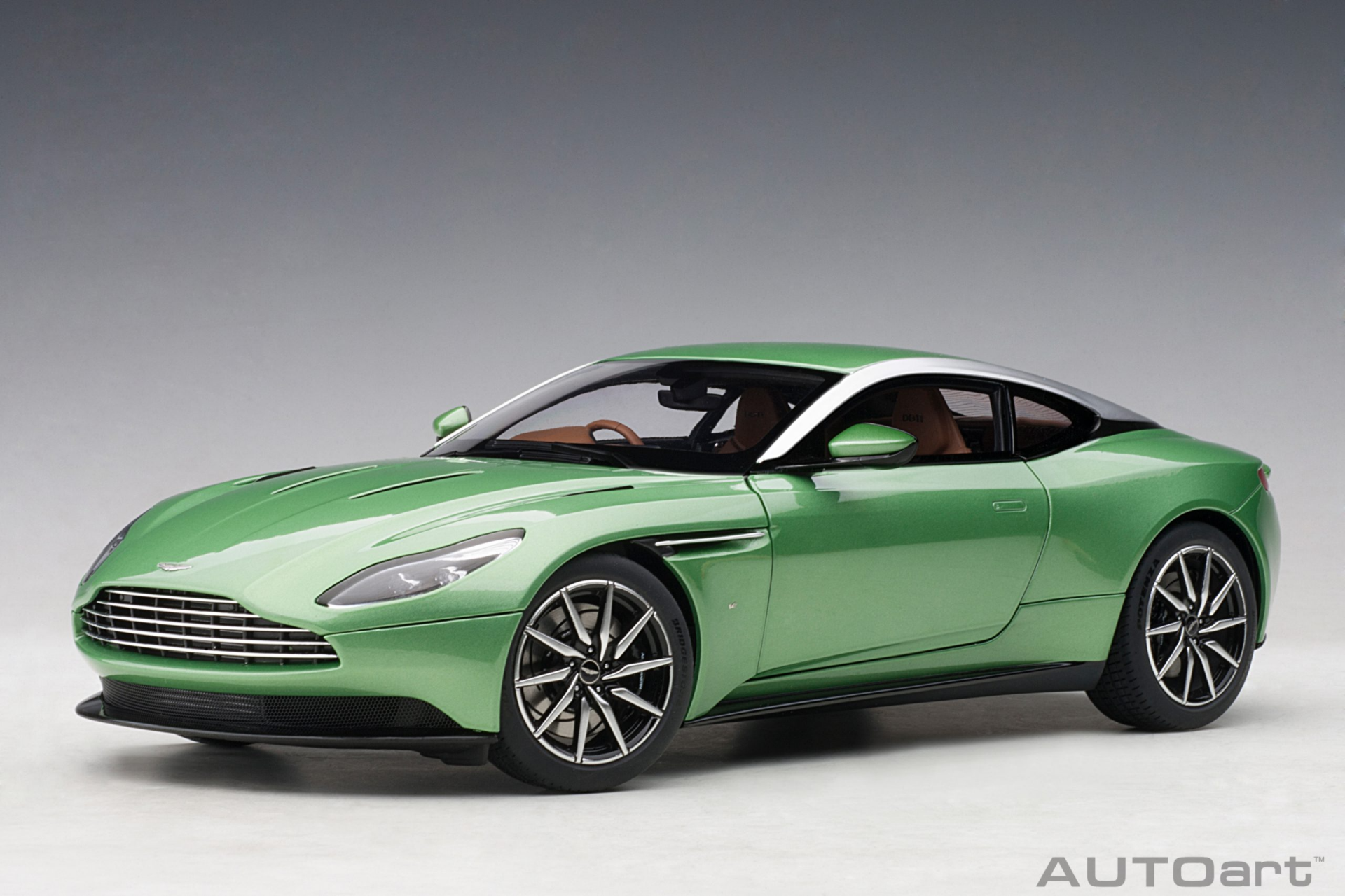 1/18 AUTOart Aston Martin DB11 (Apple Tree Green)