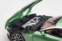 1/18 AUTOart Aston Martin DB11 (Apple Tree Green)