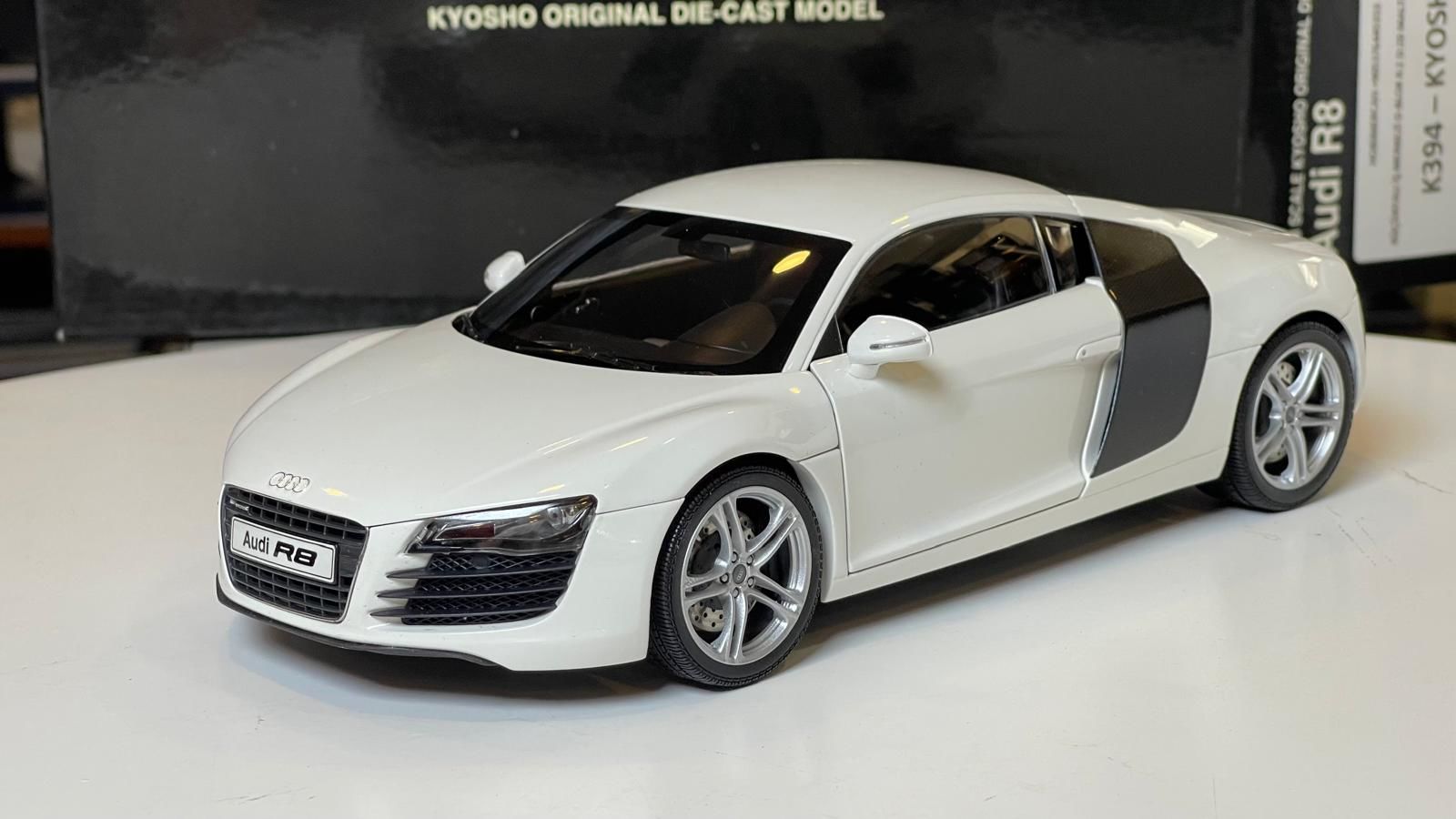 KYOSHO - AUDI - R8 4.2 FSI V8 2007
