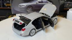 KYOSHO - BMW - 7-SERIES 750Li (F02) 2009