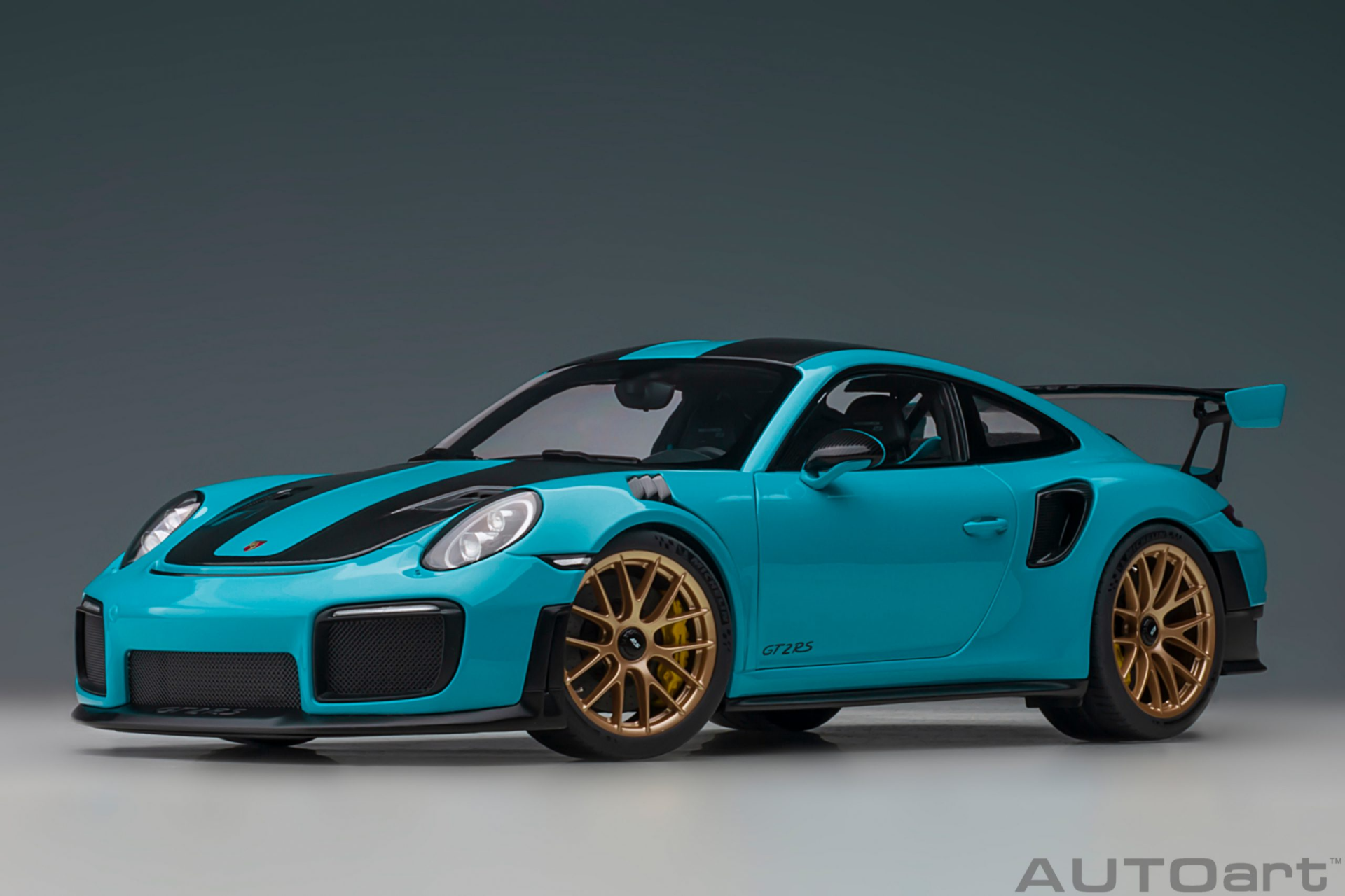 1/18 AUTOart Porsche 911 (991.2) GT2 RS Weissach Package (Miami Blue)