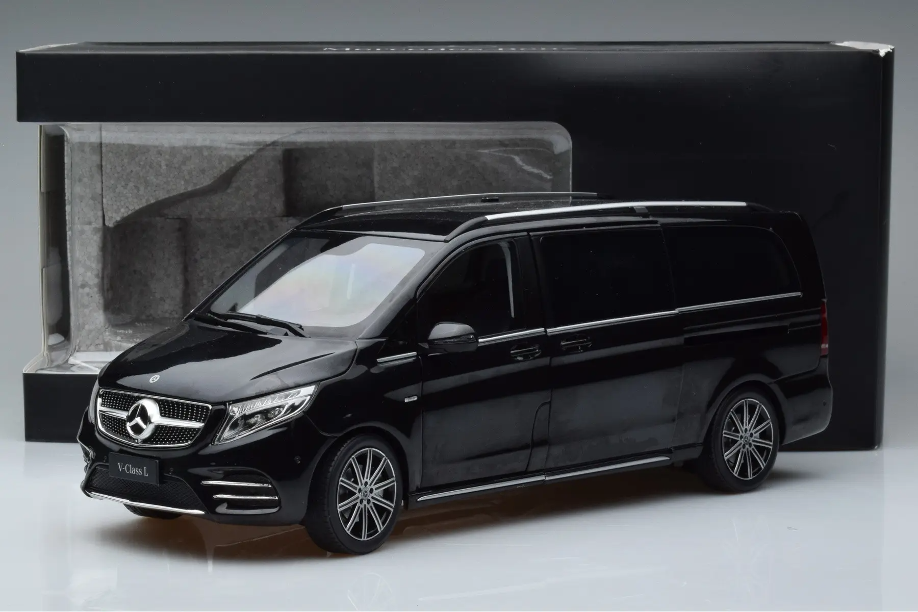 1/18 NOREV Mercedes V Class V260L Black - QALCN89911150