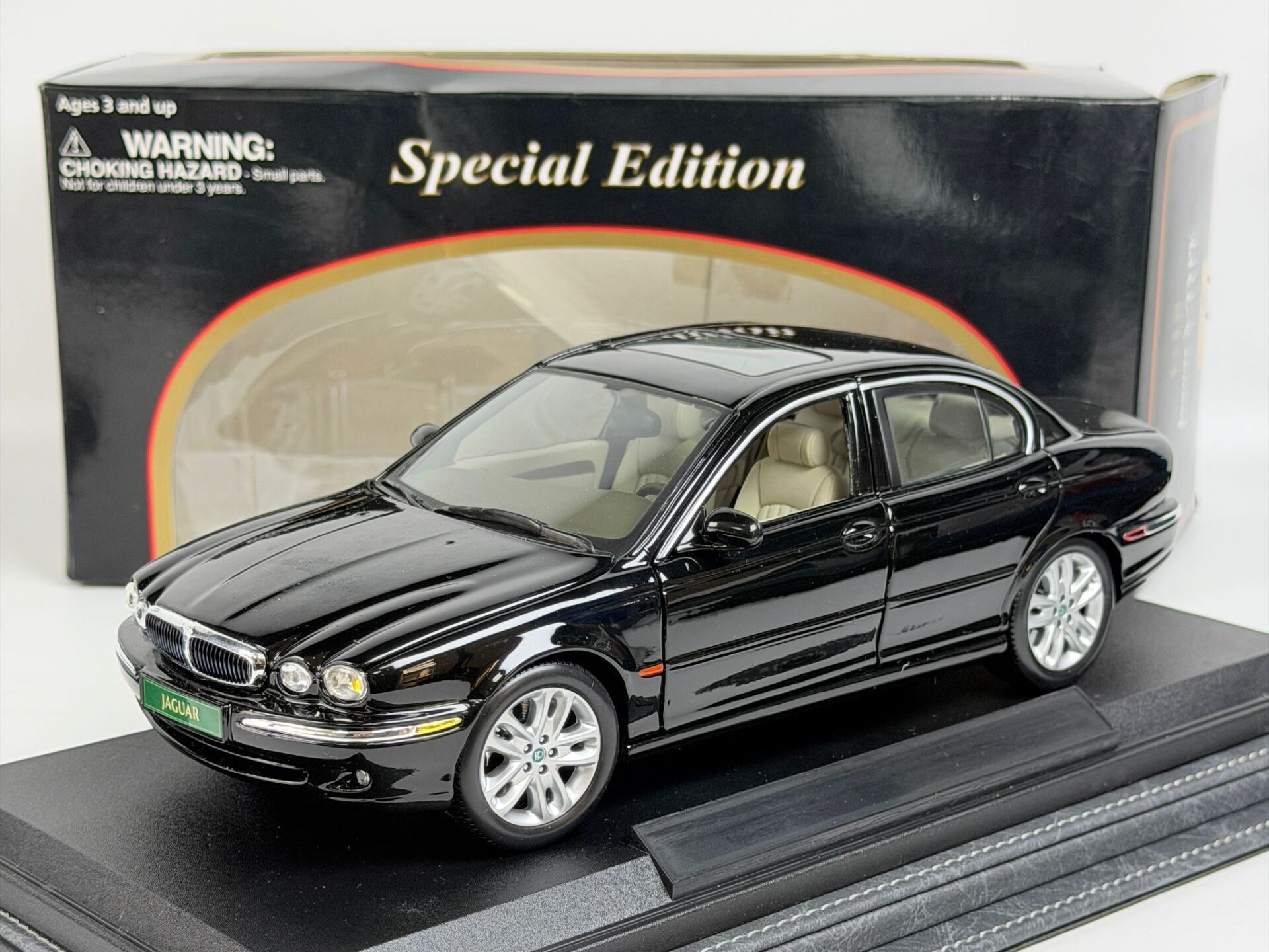 1/18 MAISTO Jaguar X Type 2001 Silver Saloon - 31621