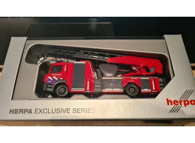 1/87 Mercedes Benz Atego *Wormerveer 11-8051*, red/grey